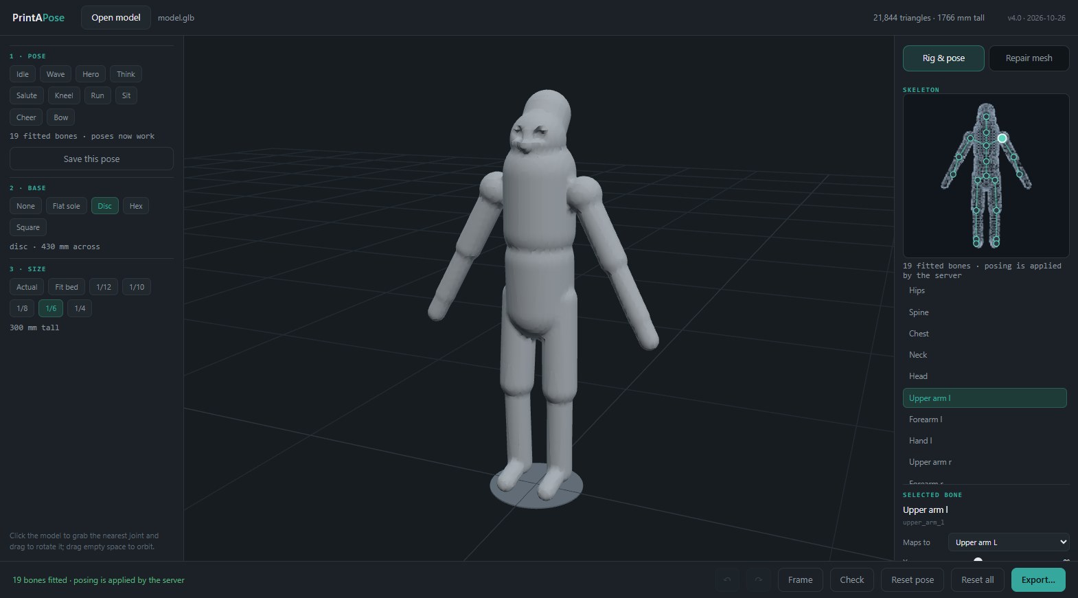 The app with a mannequin at 1/6 scale on a disc base, pose and size panels on the left, fitted skeleton on the right